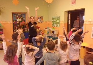 Zajęcia z jogi wolontariuszka Maria.